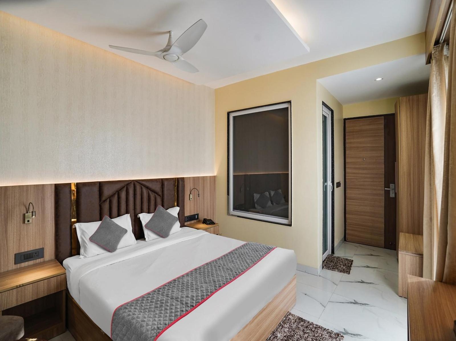 Ivy Plaza Near Delhi Airport 4*